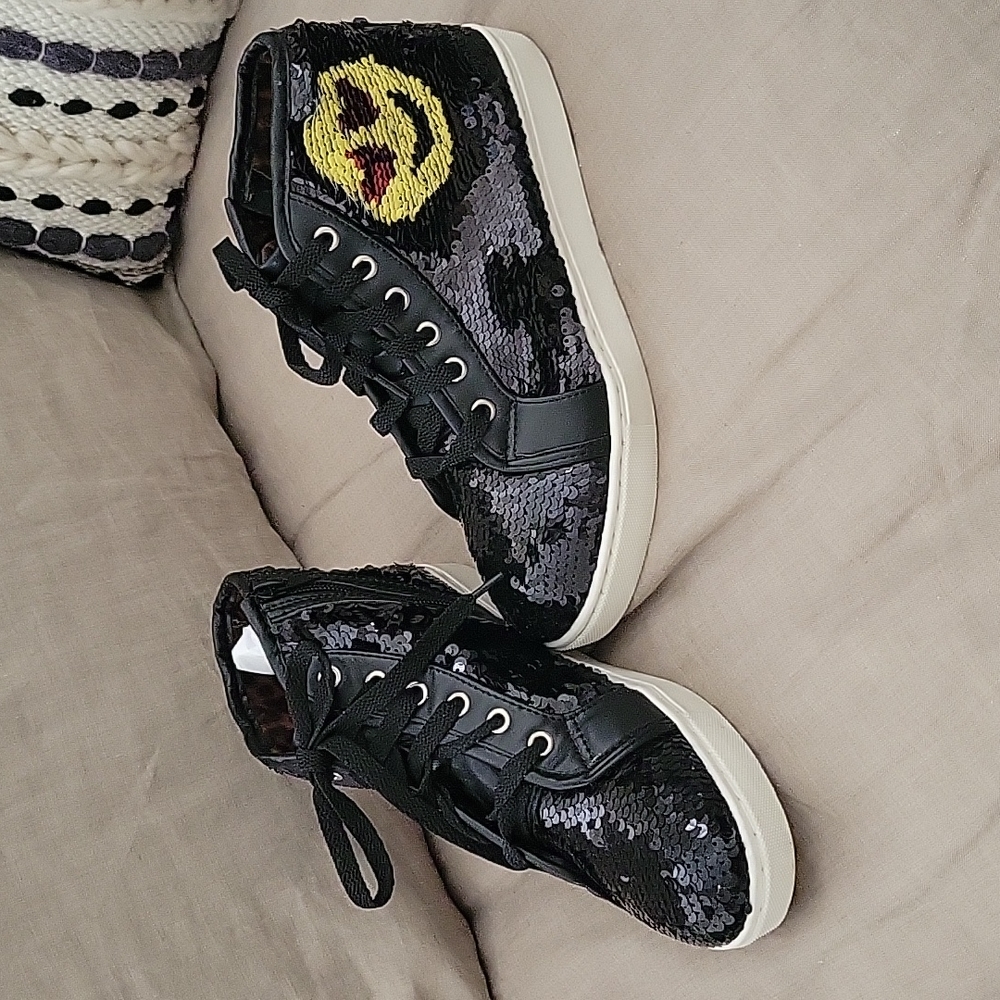 Steve Madden Smiley high top black sequen Sneakers, 5 M.  1" platform.